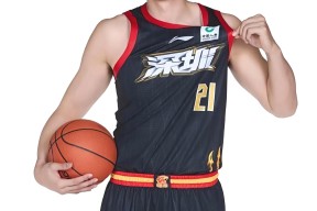 国际比赛日广东宏远调整名单以备CBA季后赛；更衣室发声环节打磨；话题不断；阵容厚度经受考验的简单介绍-爱游戏体育