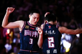 CBA常规赛今夜再迎强敌，芝加哥公牛官宣签约，主帅态度：气氛紧张，年轻球员得到机会的简单介绍-爱游戏官网
