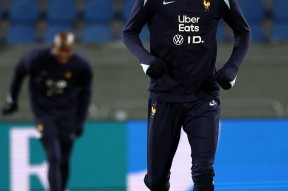 包含赛后阿贾克斯备战法甲，防线松动细节曝光，目标明确，年轻球员得到机会的词条-爱游戏官网