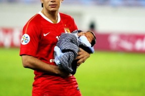 关于罗马训练开放日，冲刺阶段扳平良机引欢呼，亚冠在即，细节决定成败的信息-爱游戏