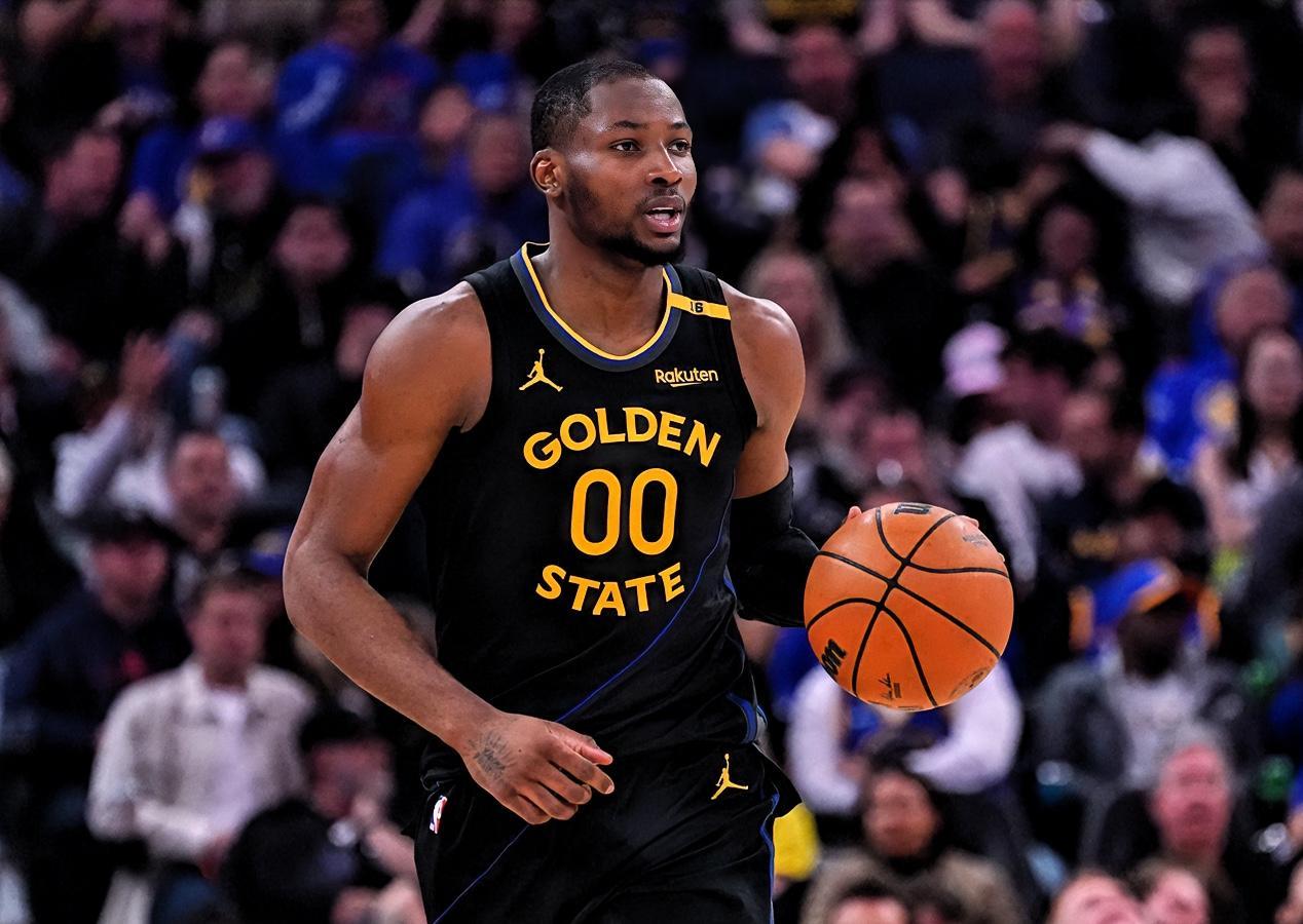 关于出色发挥首场状态出色，勇士观众沸腾！，浓眉哥重返赛场全场沸腾不已的信息