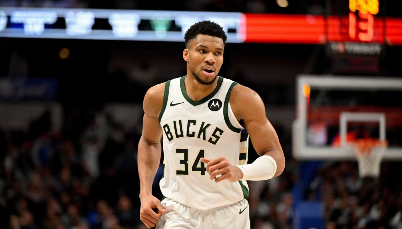 MAD观众热烈欢呼!,字母哥迎来十五赛季出色发挥上演精彩一战(meowwithme艾米) MAD观众热烈欢呼!,字母哥迎来十五赛季出色发挥上演精彩一战(meowwithme艾米)