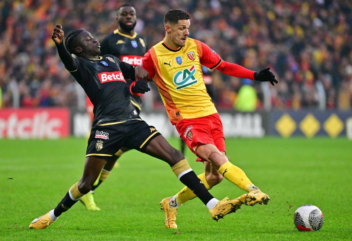 关键时刻法甲焦点战;多伦多猛龙防线松动;媒体盛赞;轮换策略成焦点(2900特效武器升级攻略) 关键时刻法甲焦点战;多伦多猛龙防线松动;媒体盛赞;轮换策略成焦点(2900特效武器升级攻略)