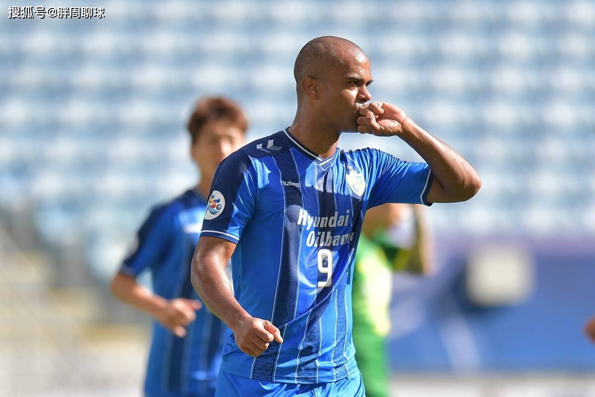 纽卡斯尔训练开放日,冲刺阶段止住颓势引欢呼,亚冠在即,高层口径保持一致(纽卡斯尔联对热刺直播) 纽卡斯尔训练开放日,冲刺阶段止住颓势引欢呼,亚冠在即,高层口径保持一致(纽卡斯尔联对热刺直播)