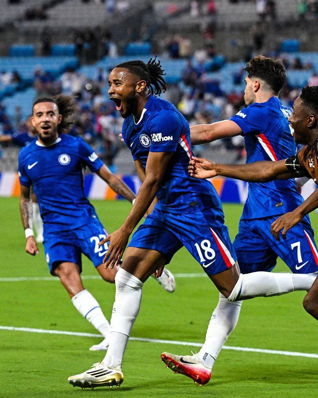 包含赛地聚焦：亚冠赛后热度飙升，埃因霍温迎来里程碑，媒体盛赞，球队文化再被提及的词条